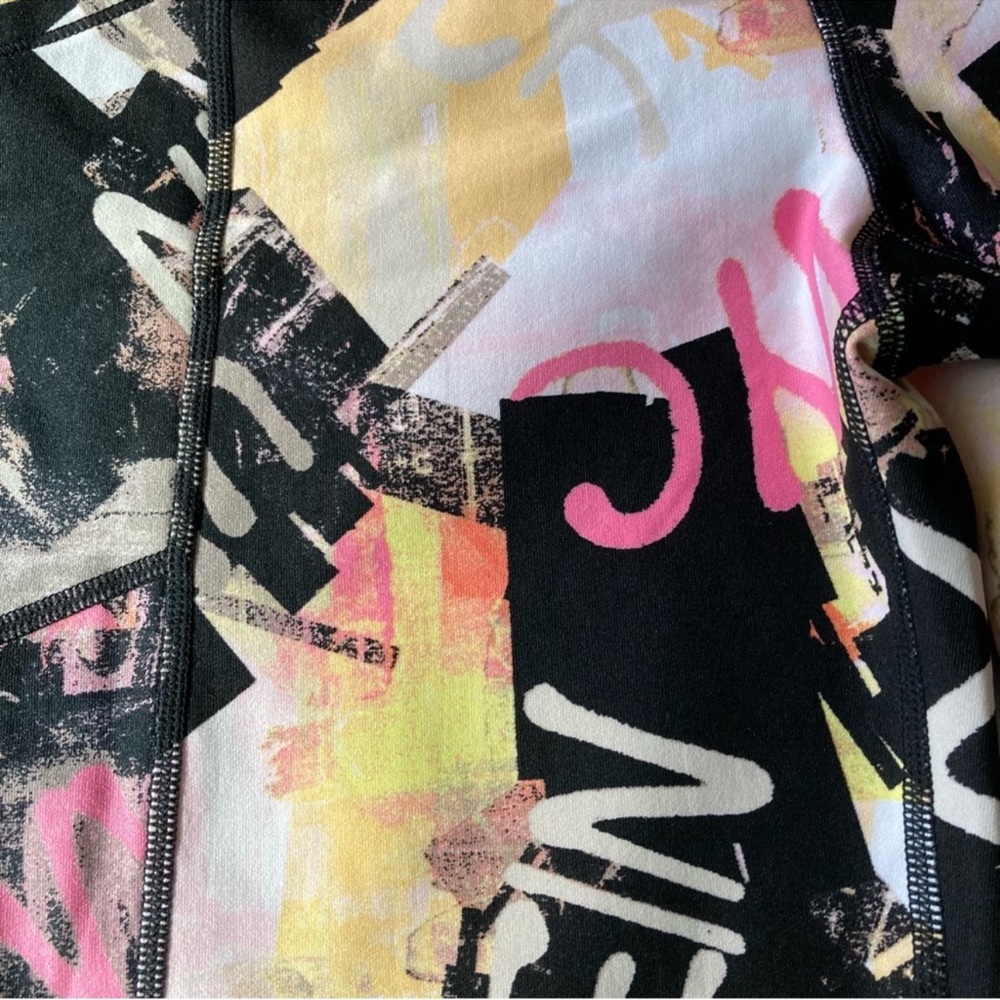 NWT Calvin Klein Women's Graphic Shorts - Picture 6 of 6